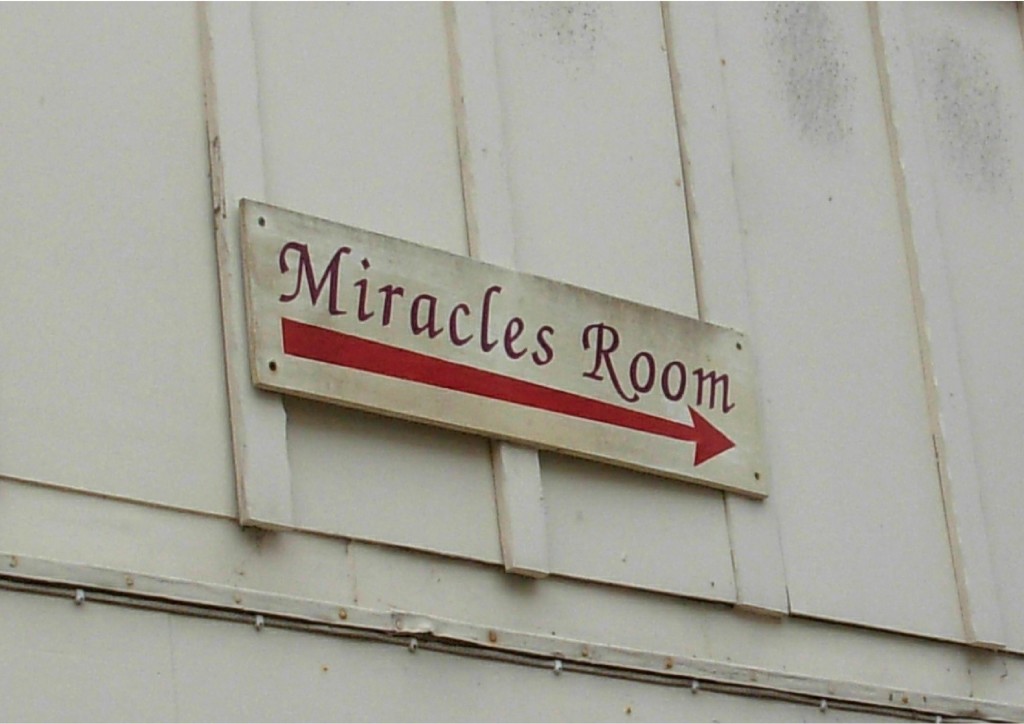 MIRACLES ROOM